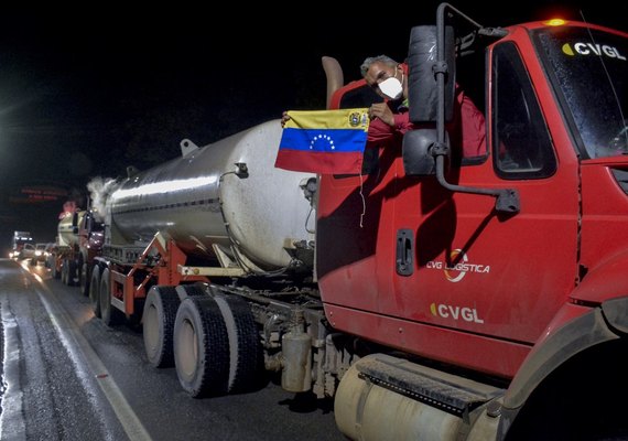 Caminhões de oxigênio enviados pela Venezuela chegam a Manaus