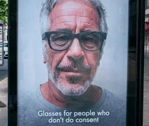 Imagem de Epstein usada em protesto contra óculos de IA da Meta
