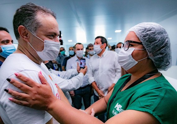 Renan Filho parabeniza enfermeiros e sinaliza novo ciclo de investimentos na saúde