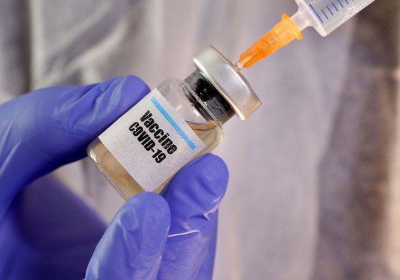 Doria avalia melhor estratégia para ser o primeiro a anunciar vacinação