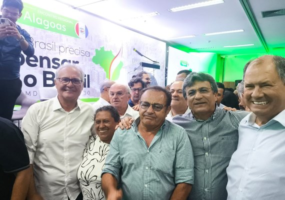 Unicafes-AL prestigia Senador Renan Calheiros durante encontro estadual do MDB