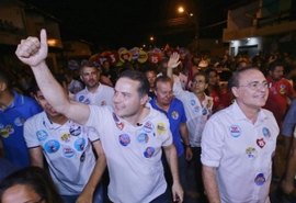 Renan Filho faz caminhada em Maceió e destaca desempenho de AL na 'Prova Brasil'