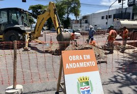 Obra emergencial de drenagem interdita avenida no Murilópolis na Serraria