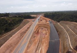 Primeiro trecho da AL-102 Norte avança com pavimentação asfáltica