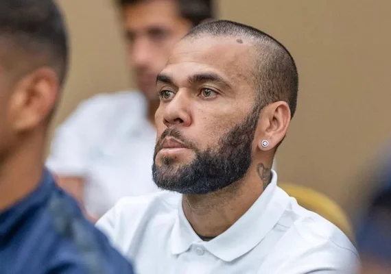 Daniel Alves muda novamente versão em caso de agressão sexual