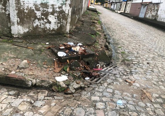Conjunto Salvador Lyra recebe manutenção em galerias pluviais