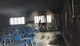 Incêndio atinge sala de escola em Arapiraca e aulas são suspensas