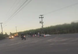Colisão frontal entre motocicleta e ônibus deixa dois jovens mortos na AL-420