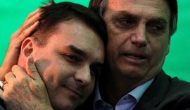 Bolsonaro e filhos reagem às denúncias de fake news nas redes sociais