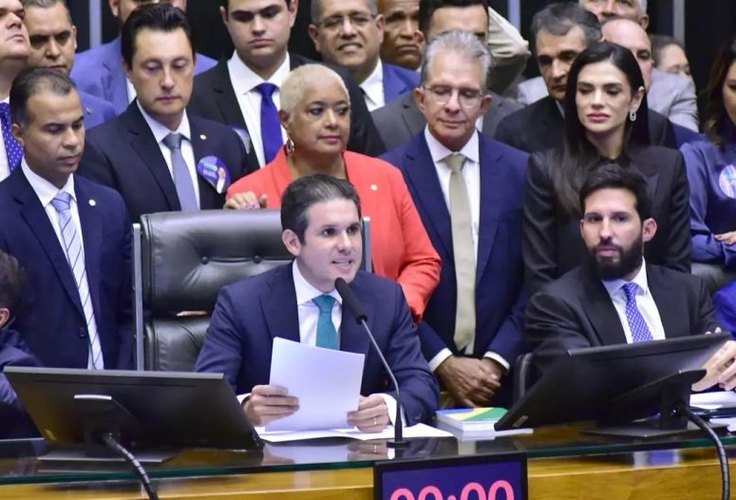 007 à brasileira? Na PEC da Blindagem, deputados só faltaram exigir 'licença para matar'