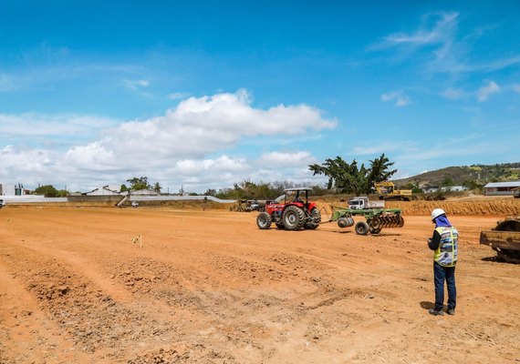 Alexandre Ayres acompanha início das obras do Hospital Regional do Médio Sertão em Palmeira dos Índios