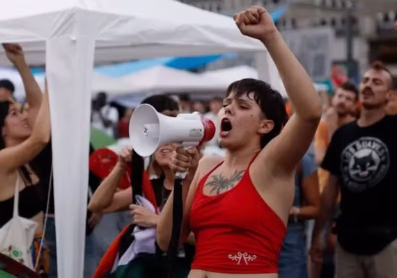 Despejo de idosa gera protestos com milhares de pessoas em Madri