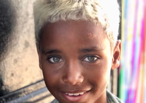 Menino da Cidade de Deus viraliza e entra para agência de modelos