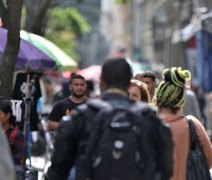 Diretores e gerentes negros recebem 34% menos que brancos, aponta IBGE