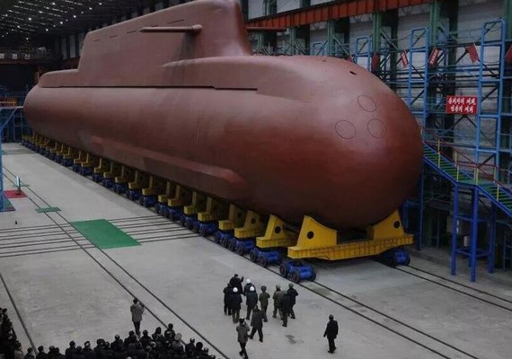 Avanços em submarinos nucleares da Coreia do Norte desafiam sistemas de defesa, aponta revista