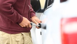 Bompreço deve indenizar cliente por furto em estacionamento