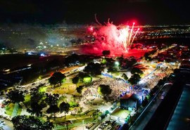 Réveillon de Todos Nós reúne milhares de pessoas e celebra a virada do ano em Maceió