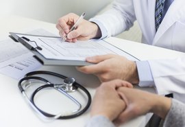 Médico é denunciado por cobrar consultas em posto de saúde da rede pública