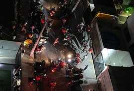 Motoboys protestam em frente à prédio de cliente que humilhou entregador em Maceió