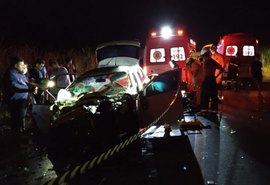 Veículo colide com trator na BR-316 e condutor foge do local