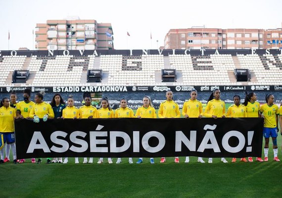 Com manifesto contra assédio, seleção bate Rússia em amistoso
