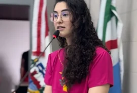 Teca Nelma aprova lei que exige profissionais de saúde em escolas públicas e privadas de Maceió