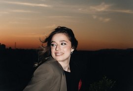 Cantora Giana celebra sucesso e marca presença VIP no Camarote Salvador nesta quinta (27)