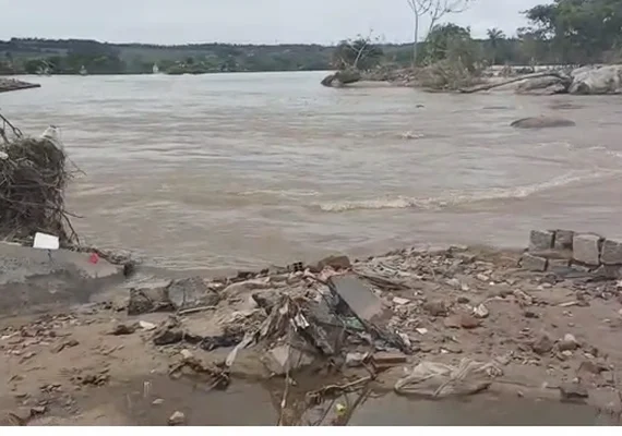 Vídeo: Cadáver é encontrado boiando em rio no centro de Rio Largo