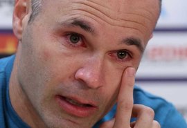 Oficial: Iniesta anuncia saída do Barcelona após 16 temporadas