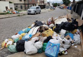 Secretários trocam acusações sobre ´culpa´ na paralisação da coleta de lixo