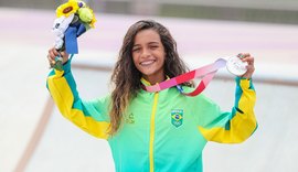 Skatista de apenas 13 anos, Rayssa Leal faz história ao ganhar prata