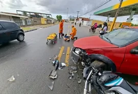 Colisão entre carro e moto deixa dois feridos no bairro Santa Amélia, em Maceió