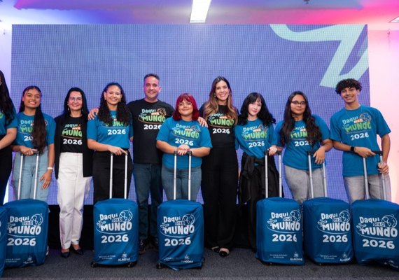 Alagoas entrega kits a  estudantes selecionados para intercâmbio na Inglaterra