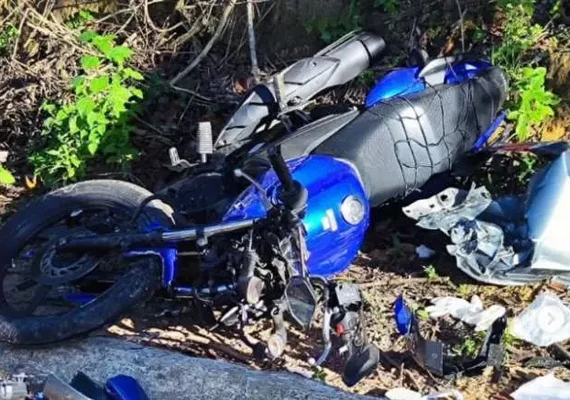 Grave colisão entre moto e carro deixa dois feridos em Coruripe