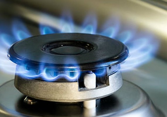 PL autoriza a recarga de botijões de gás de cozinha em postos de combustíveis: saiba mais