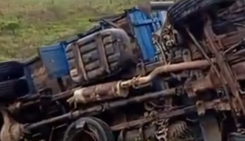 Acidente entre caminhão e carro deixa uma pessoa morta no interior de Alagoas