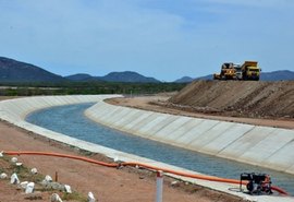 Obra no canal do Sertão demite mais de 100 trabalhadores