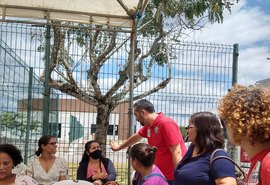 Basile protesta junto de professores que estão cobrando reajuste salarial em Arapiraca