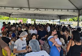 Após filas e forte calor, Sílvio Camelo sugere que Maceió amplie datas de vacinação contra meningite