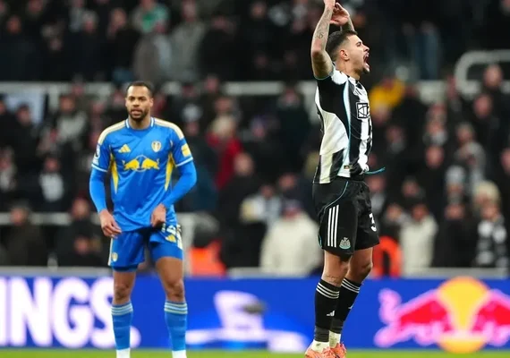 Arsenal negocia Bruno Guimarães por 90 milhões de euros com Newcastle