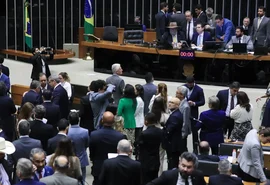 Câmara aprova projeto que reajusta salários de servidores públicos