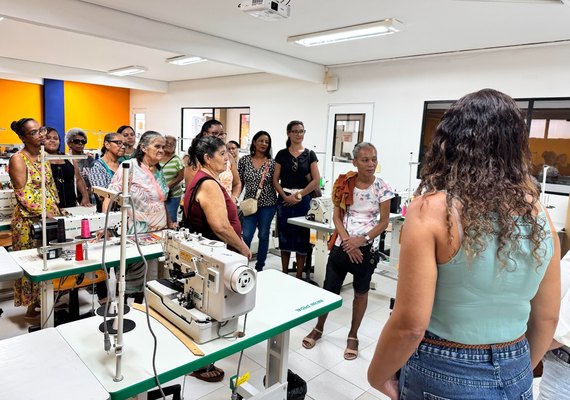 Costura solidária transforma jeans em renda para mulheres