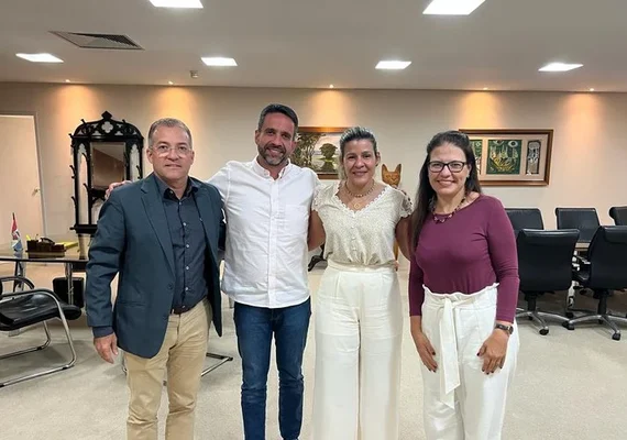 Governador dá posse a nova secretária de agricultura; conheça