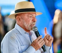 Lula faz piada e diz que dentadura do SUS supera a de Trump