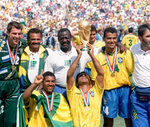 Ex-atacante campeão do mundo em 94 é condenado pela justiça