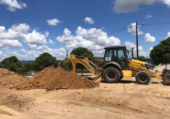 Prefeitura de Branquinha inicia terraplanagem para construção da Creche CRIA