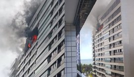 Incêndio atinge prédio de alto padrão na orla de Maceió