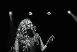 Fernanda Guimarães revive Rita Lee e Cássia Eller em show no Jaraguá