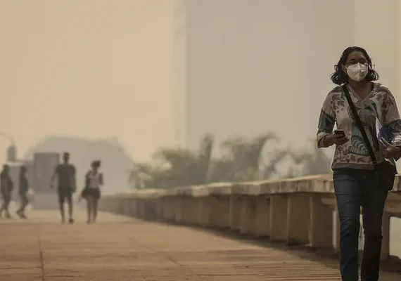 Brasília e outras capitais ficam encobertas por fumaça de queimadas