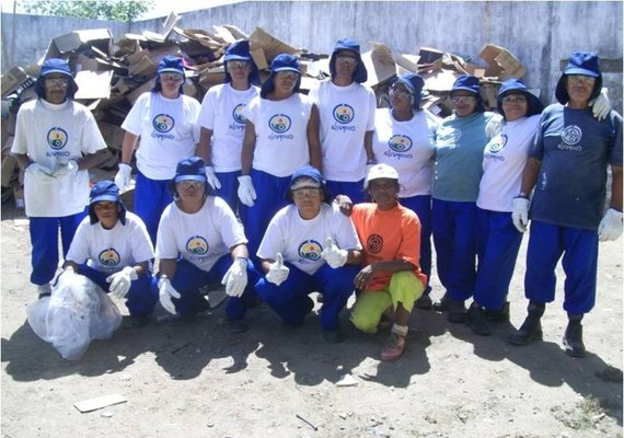 Ex-catadores do lixão formam cooperativa de reciclagem